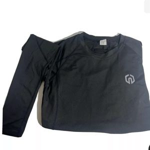 SET of 3!!
Never wore before. Long Sleeve Men’s Small Dry Fit Material